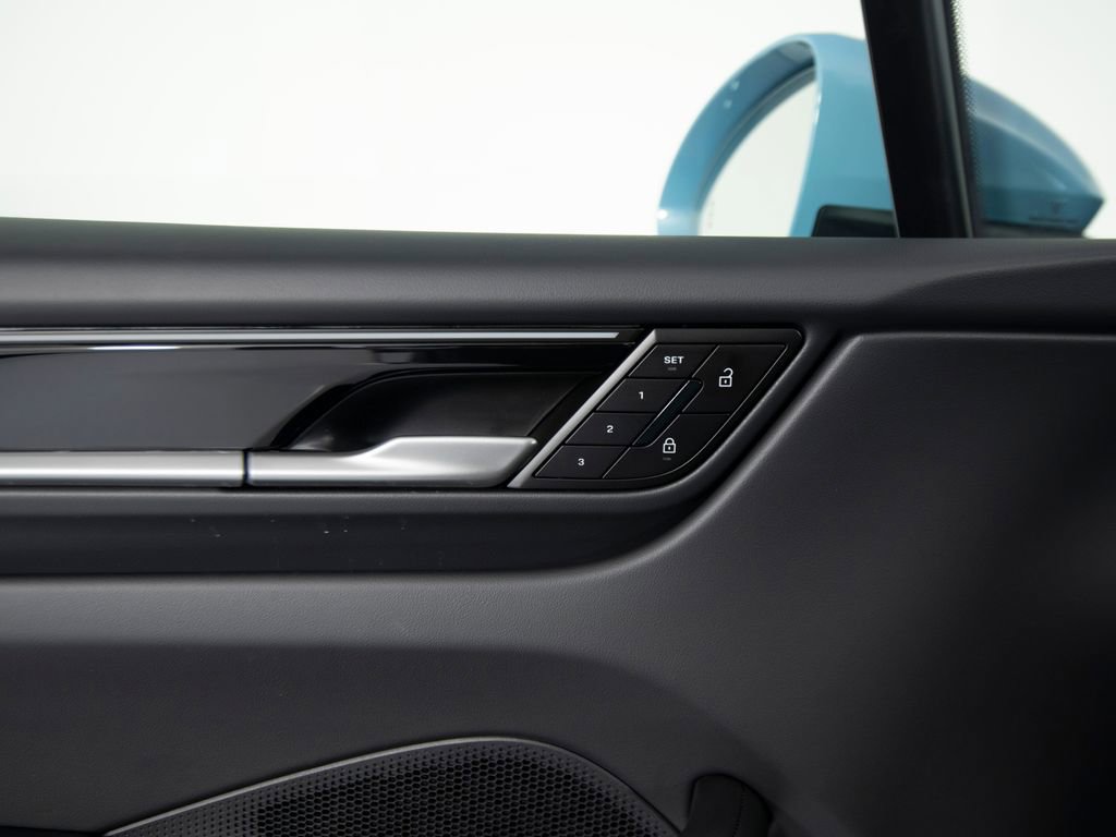 New 2026 Porsche Macan 4 Electric image 20