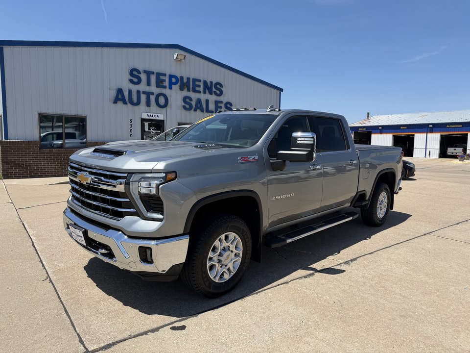 Used 2024 Chevrolet Silverado 2500 LTZ w/ LTZ Plus Package AWD/4WD image 1