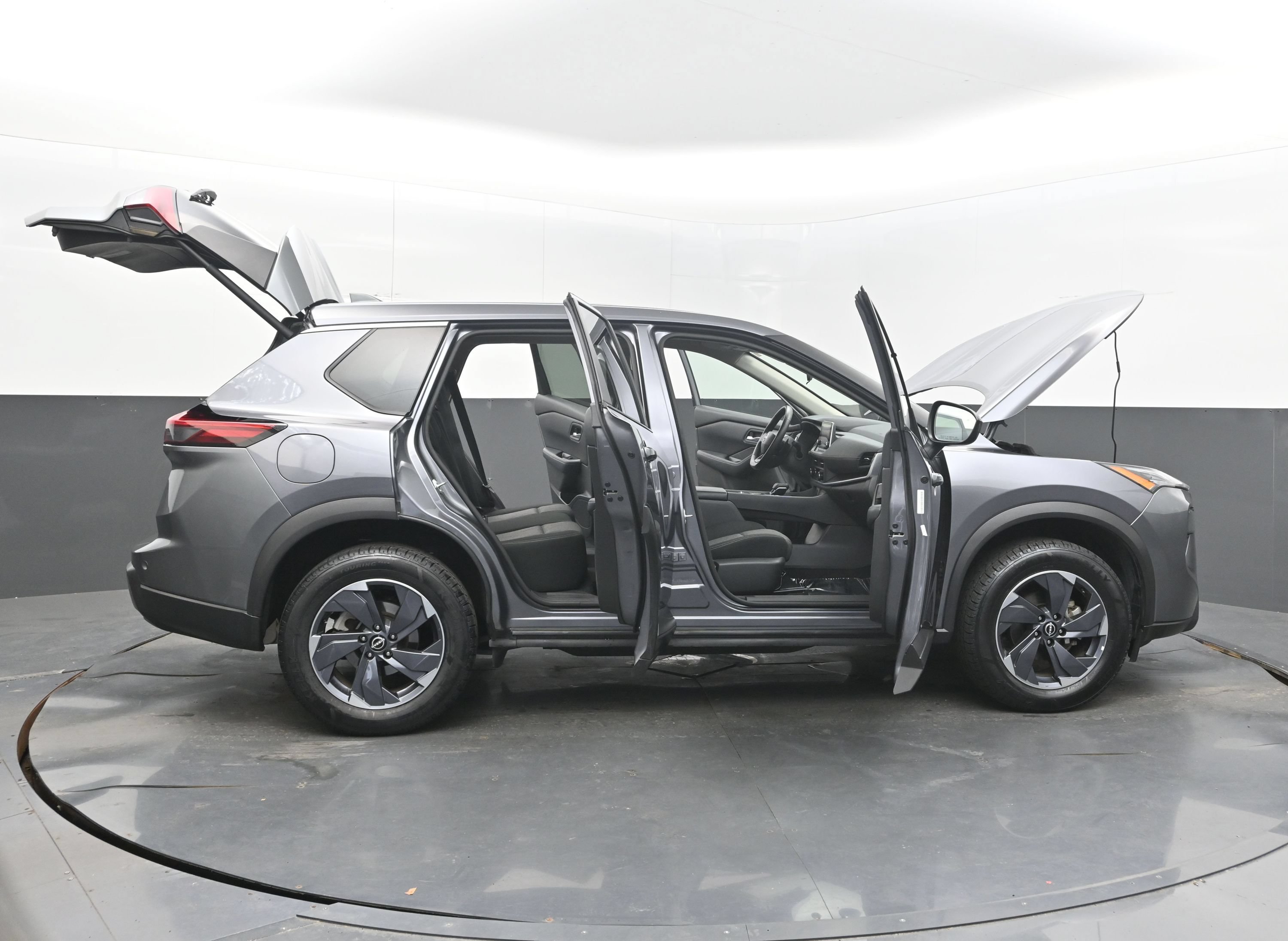 Used 2025 Nissan Rogue SV FWD image 43
