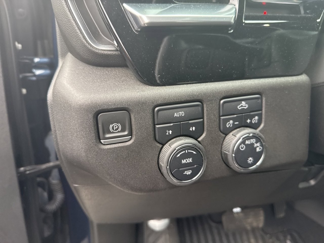 Used 2022 Chevrolet Silverado 1500 LT image 24