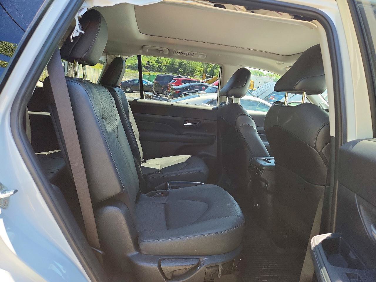 Used 2024 Toyota Grand Highlander AWD Hybrid image 9