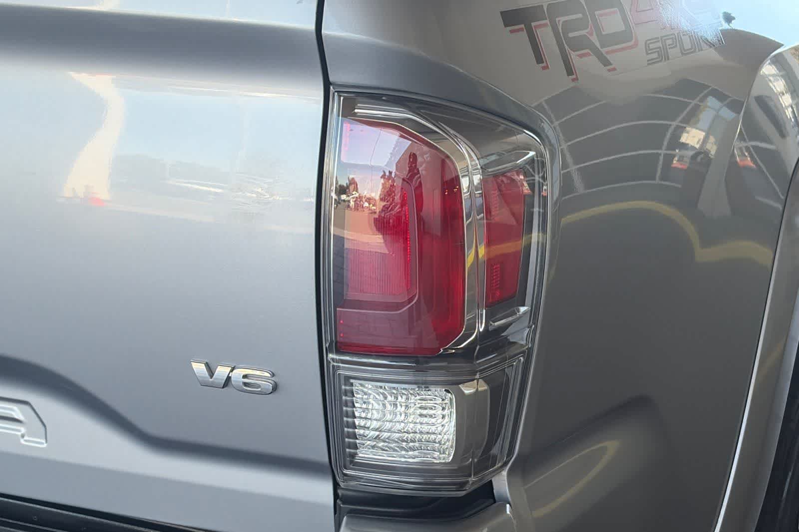 Used 2020 Toyota Tacoma TRD Sport AWD/4WD image 29