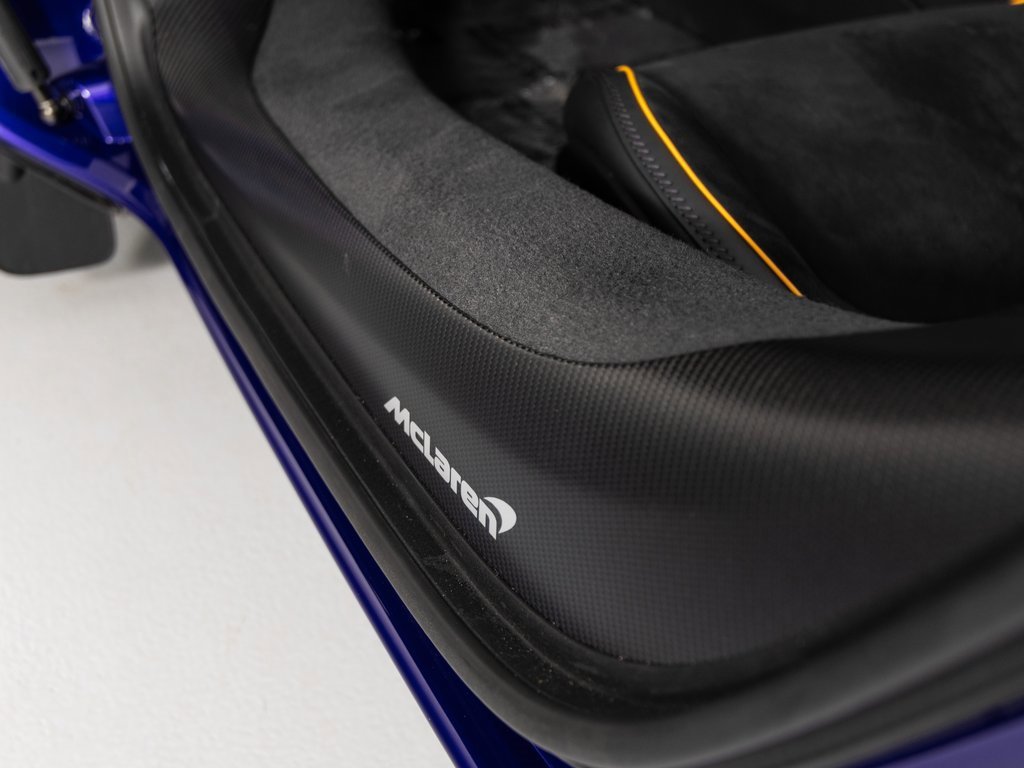Used 2025 McLaren Artura Spider image 28