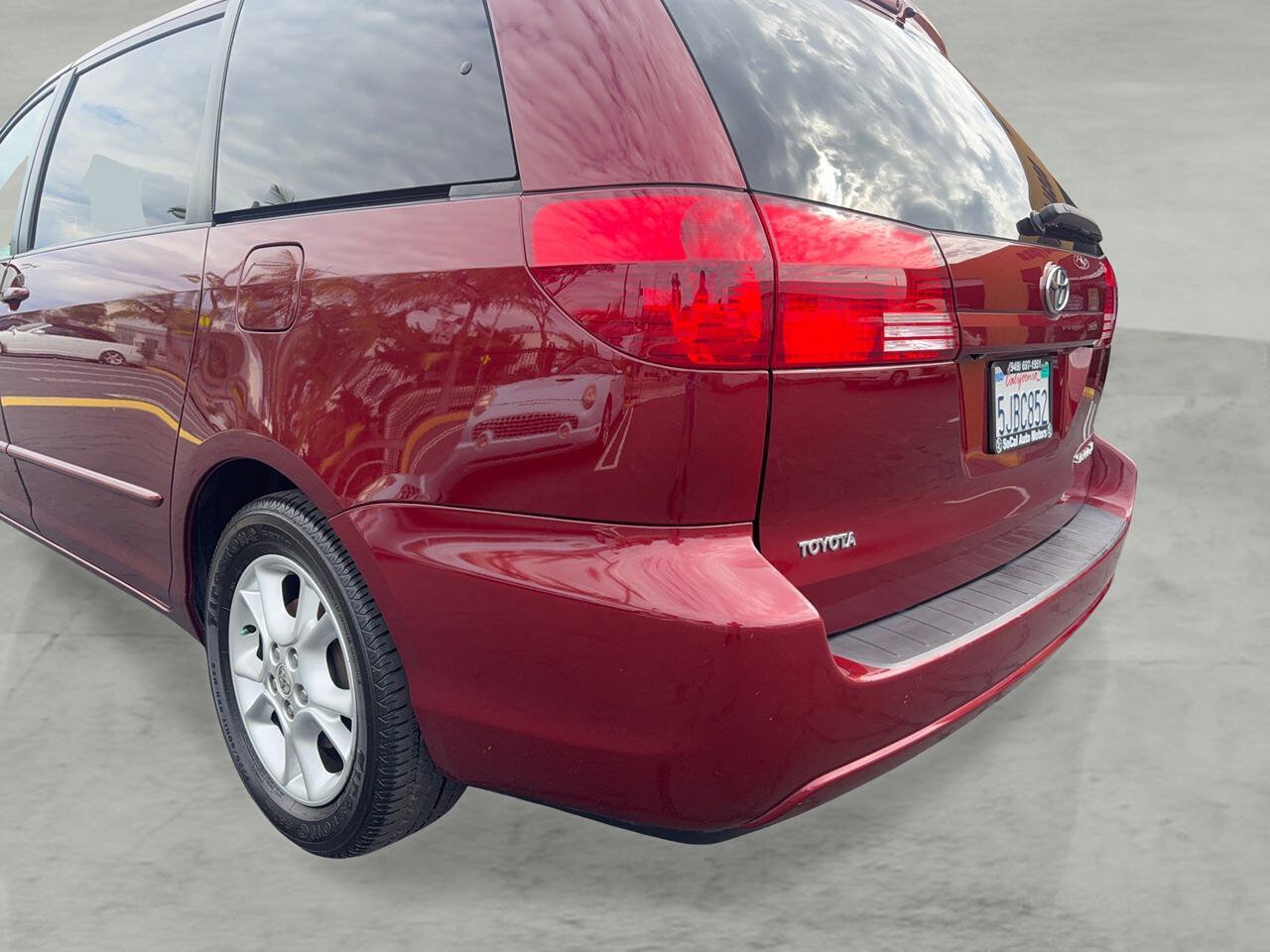 Used 2004 Toyota Sienna XLE w/ XLE Pkg 19 FWD image 37