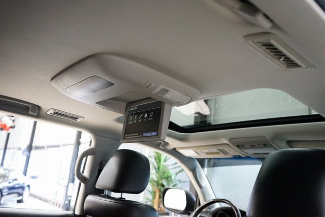 Used 2013 Toyota Land Cruiser image 2