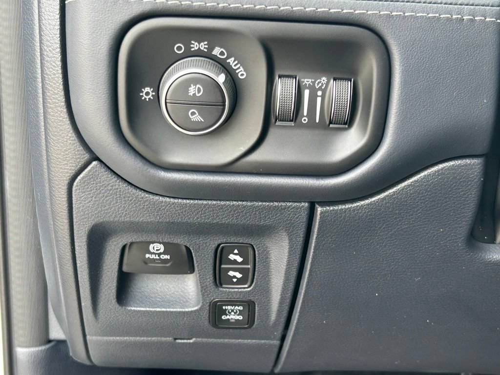Used 2024 RAM 1500 Limited AWD/4WD image 27