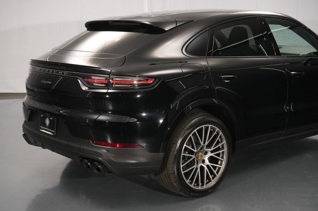 Used 2023 Porsche Cayenne Platinum Edition image 11