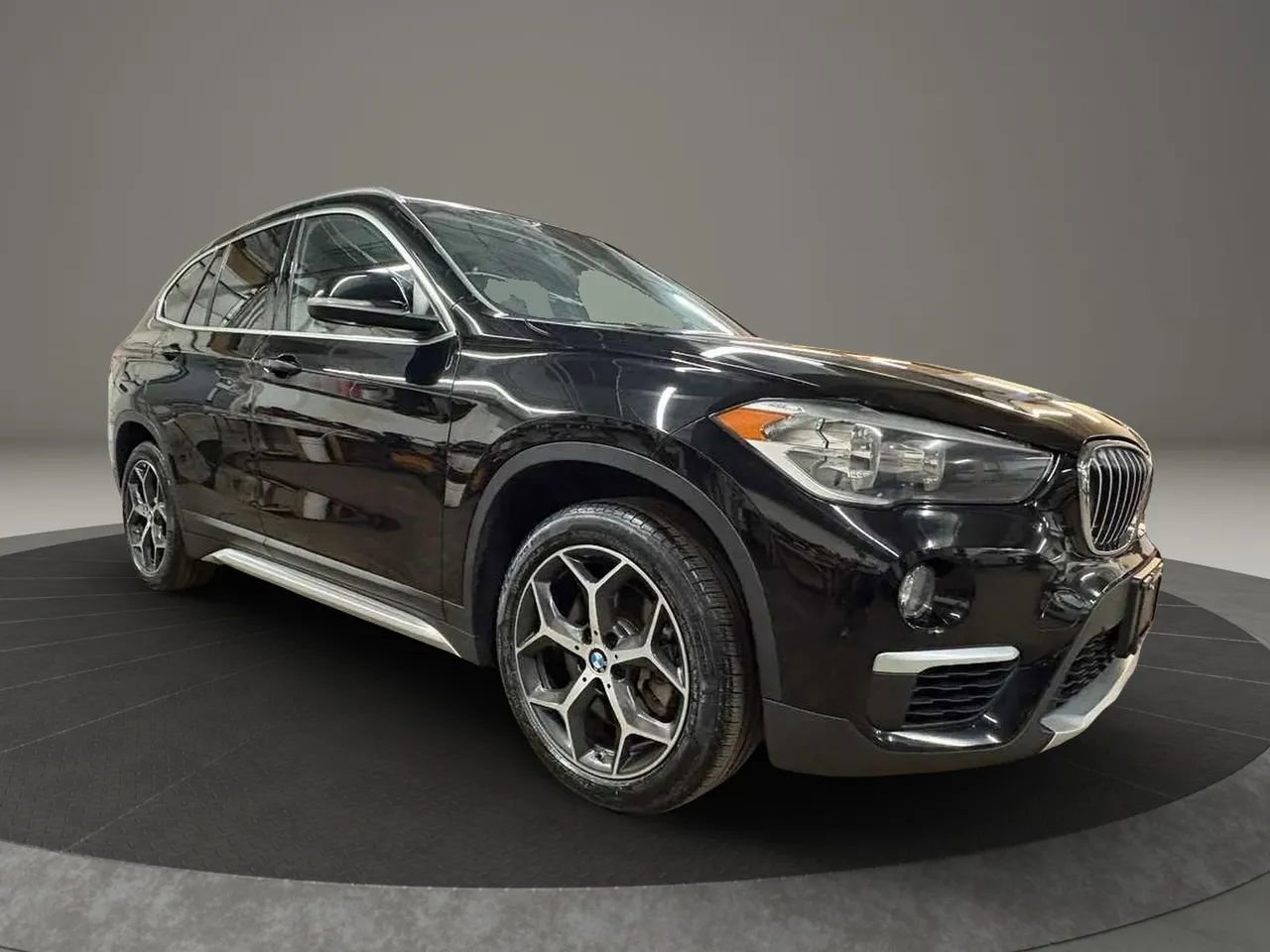 Used 2018 BMW X1 xDrive28i w/ Convenience Package AWD/4WD image 2