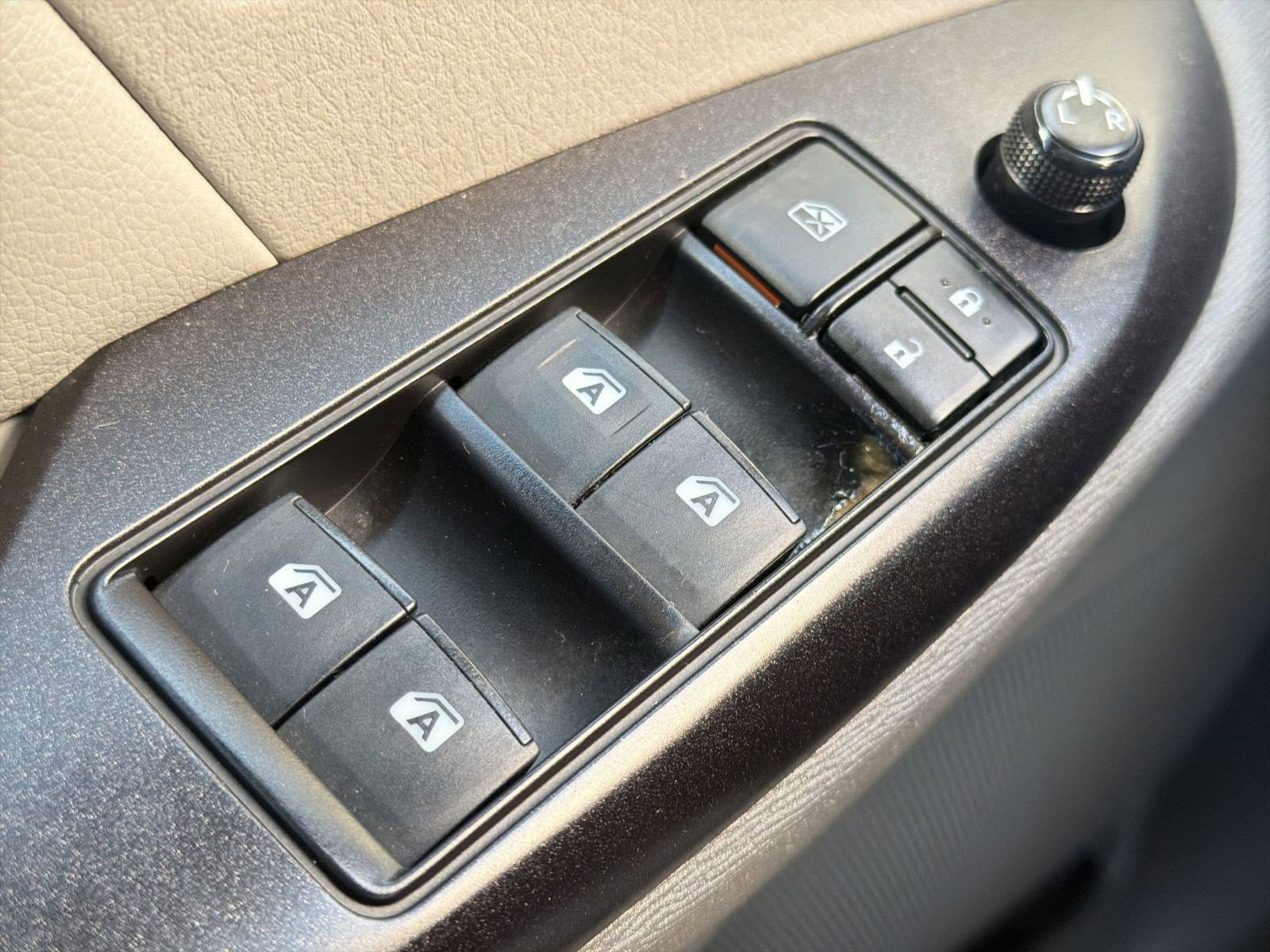 Used 2017 Toyota Sienna L FWD image 23