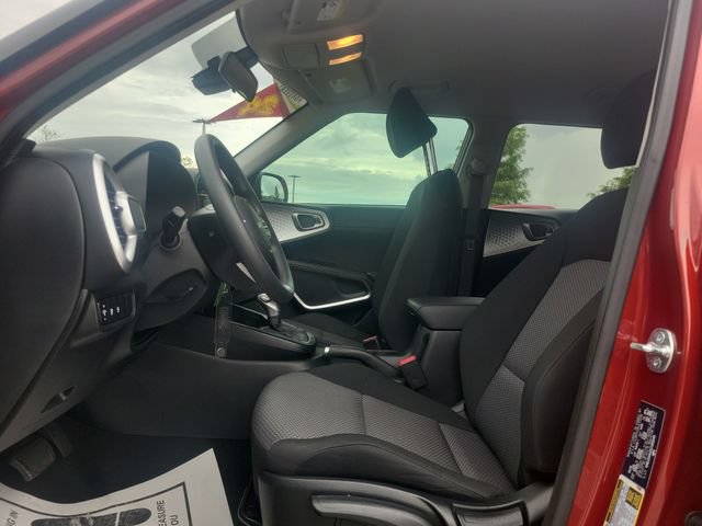 Used 2025 Kia Soul LX w/ LX Technology Package FWD image 14
