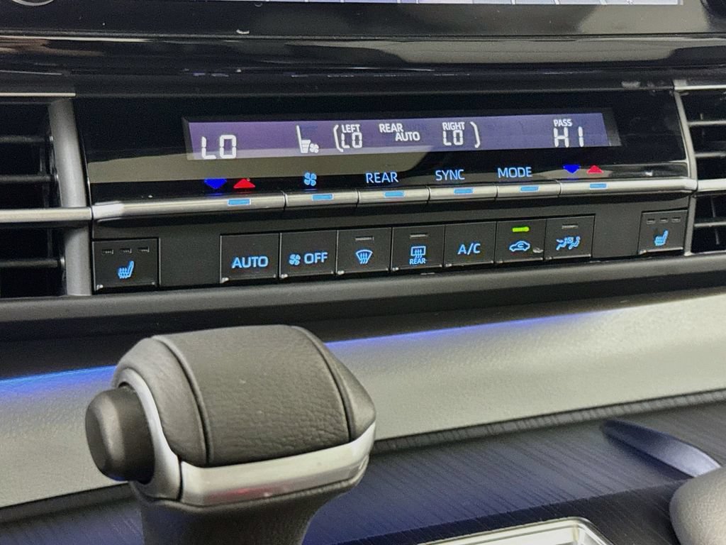 Used 2024 Toyota Sienna XSE AWD/4WD image 18
