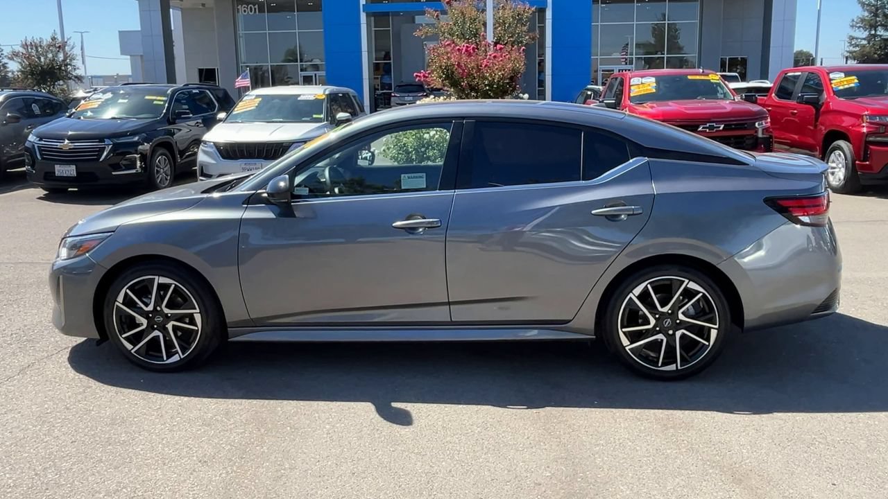 Used 2025 Nissan Sentra SR FWD image 4