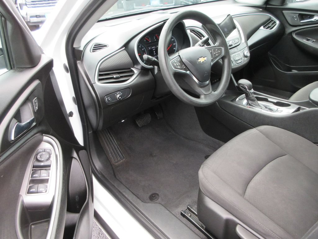 Used 2023 Chevrolet Malibu LS FWD image 10
