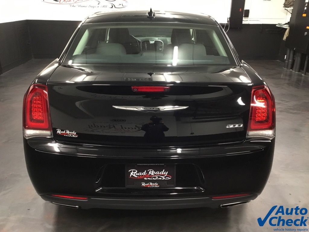 Used 2018 Chrysler 300 Touring w/ Sport Appearance Package RWD image 9