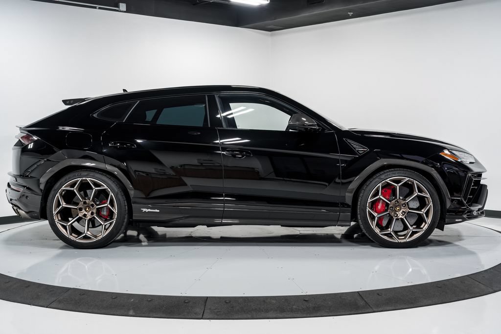 Used 2024 Lamborghini Urus Performante AWD/4WD image 2