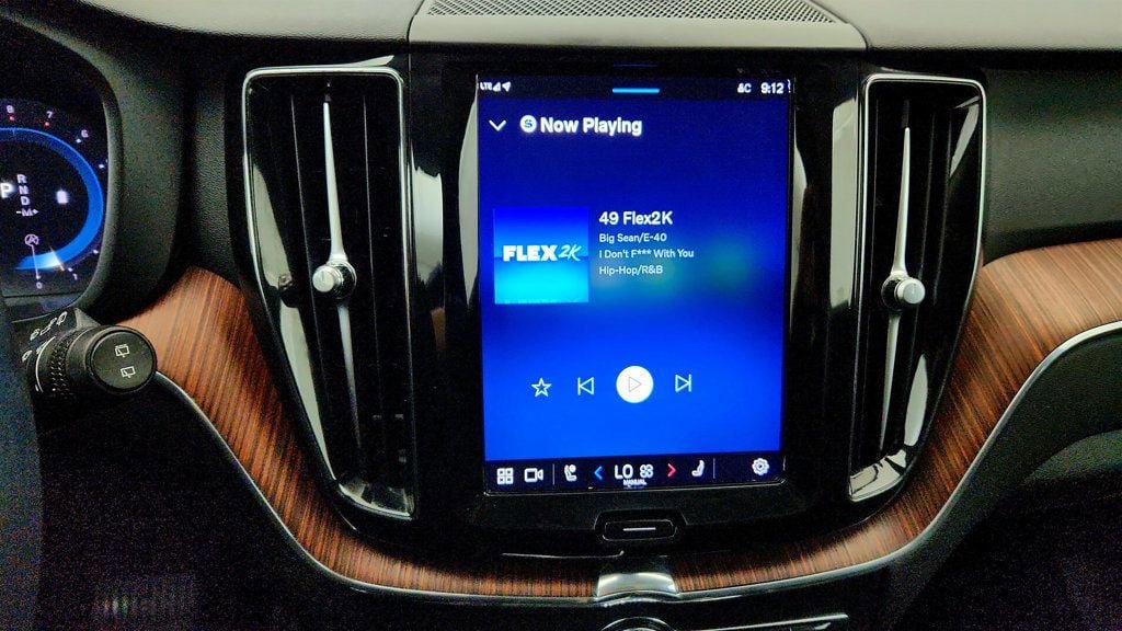 Used 2023 Volvo XC60 B5 Plus w/ Climate Package AWD/4WD image 18