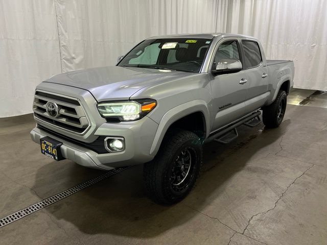 Used 2022 Toyota Tacoma Limited w/ Black Out Package (TMS) AWD/4WD image 9