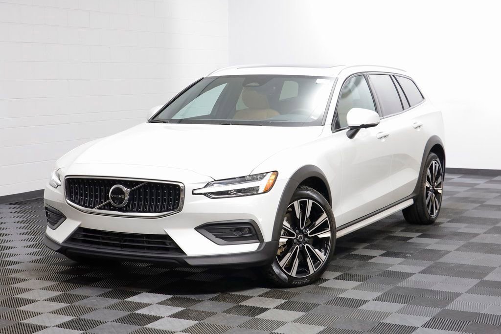 Used 2024 Volvo V60 B5 Cross Country Ultimate