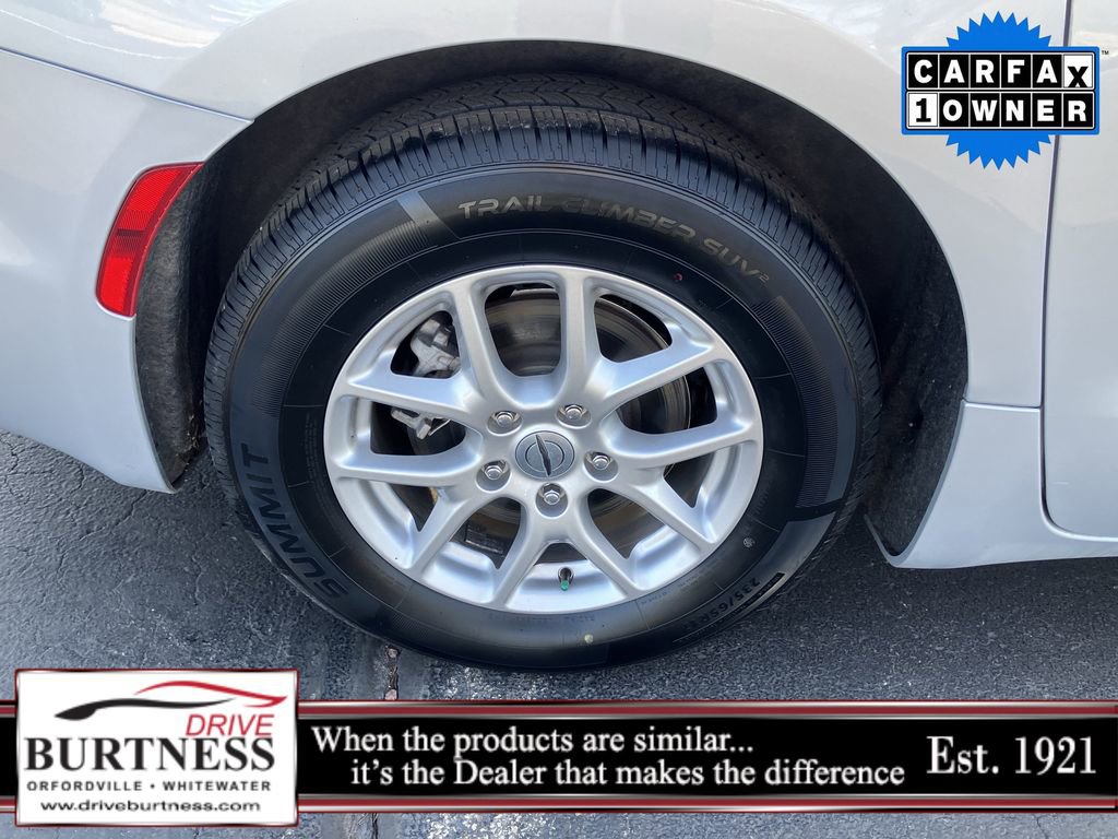 Used 2024 Chrysler Pacifica Touring-L FWD image 13