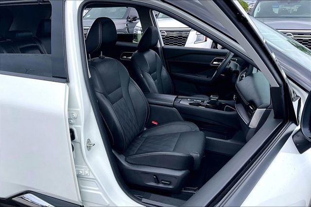 Certified 2024 Nissan Rogue Platinum w/ Platinum Premium Package FWD image 27