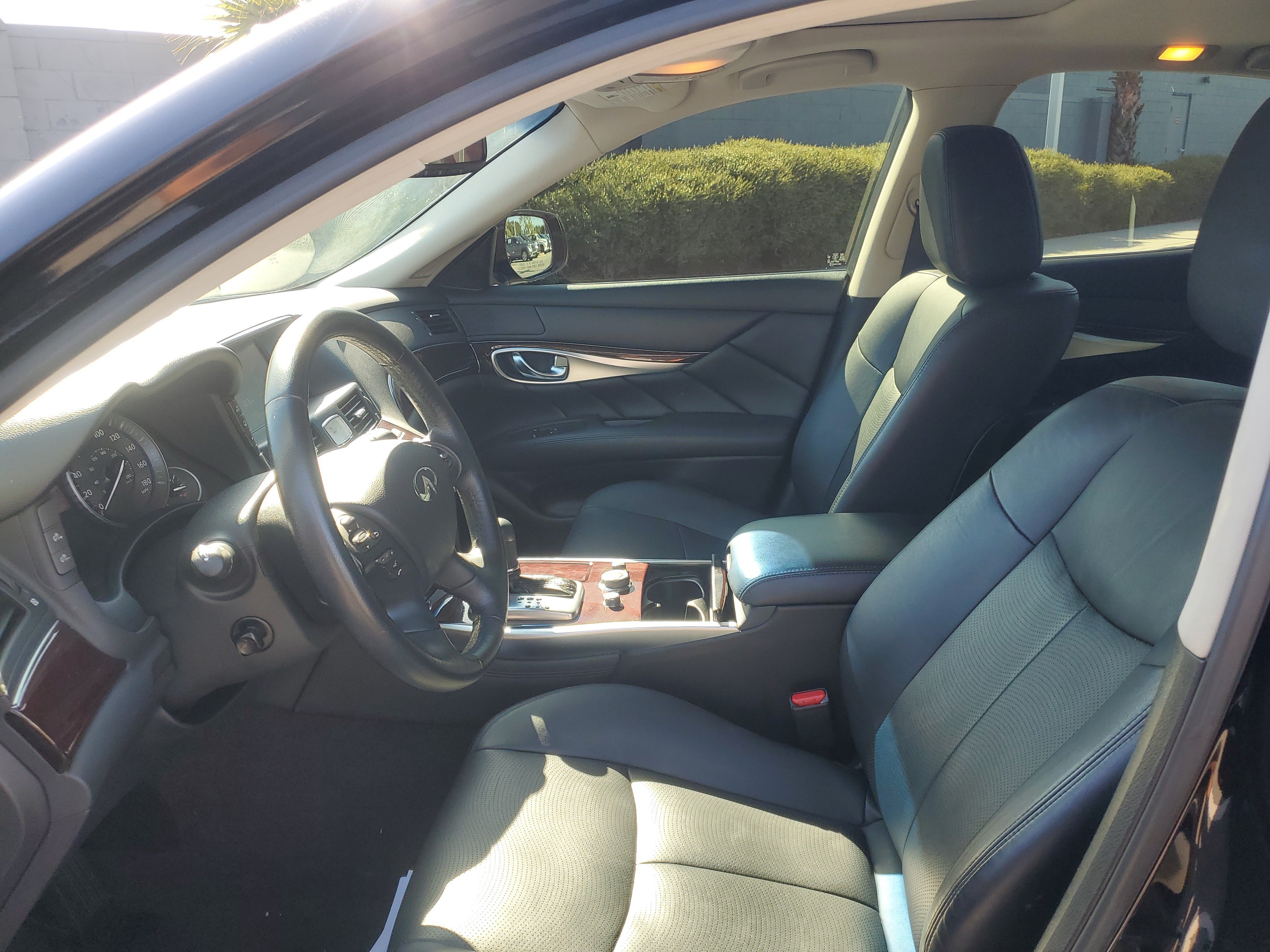 Used 2015 INFINITI Q70 3.7 RWD image 14