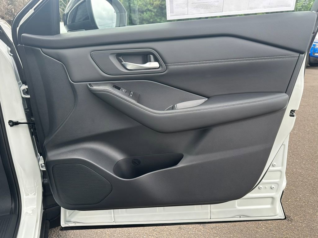 New 2025 Nissan Rogue SL w/ Tech Package image 22