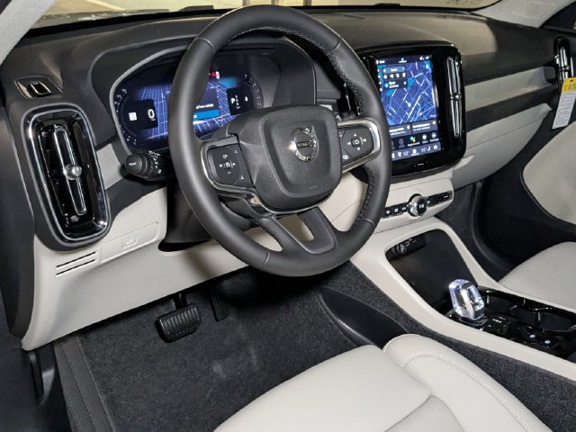 New 2026 Volvo XC40 B5 Plus w/ Climate Package AWD/4WD image 12