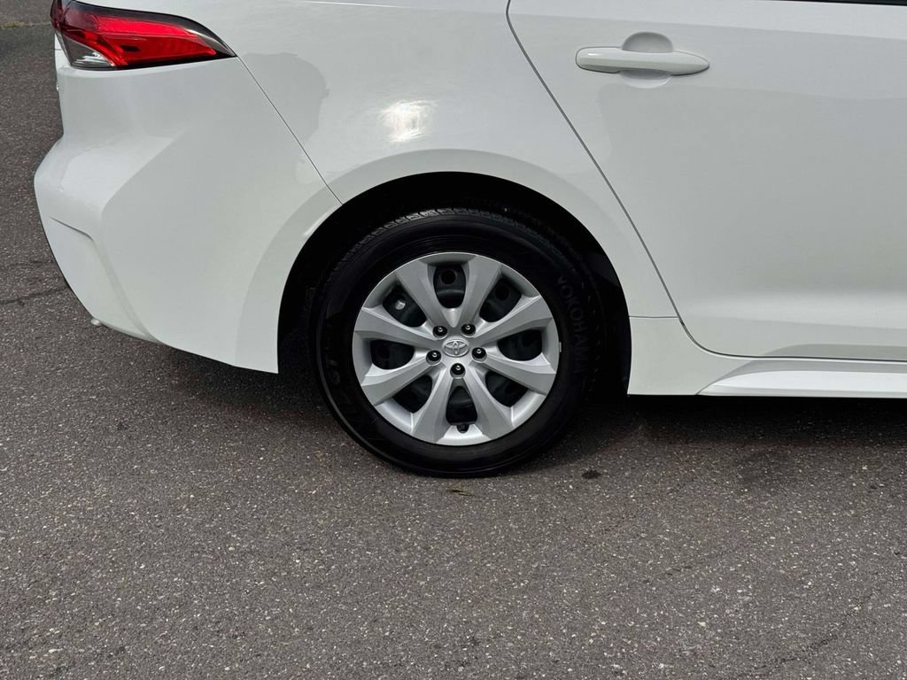 Used 2026 Toyota Corolla LE FWD image 10