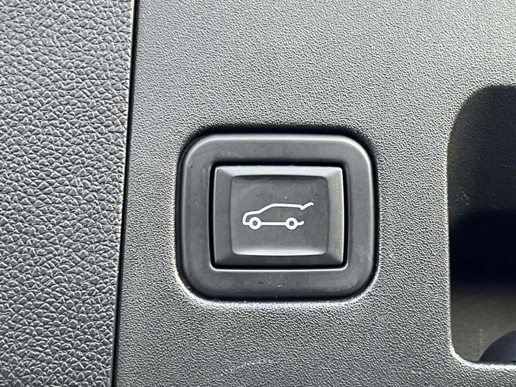 Certified 2023 Cadillac XT4 Premium Luxury w/ Enhanced Visibility Package image 12