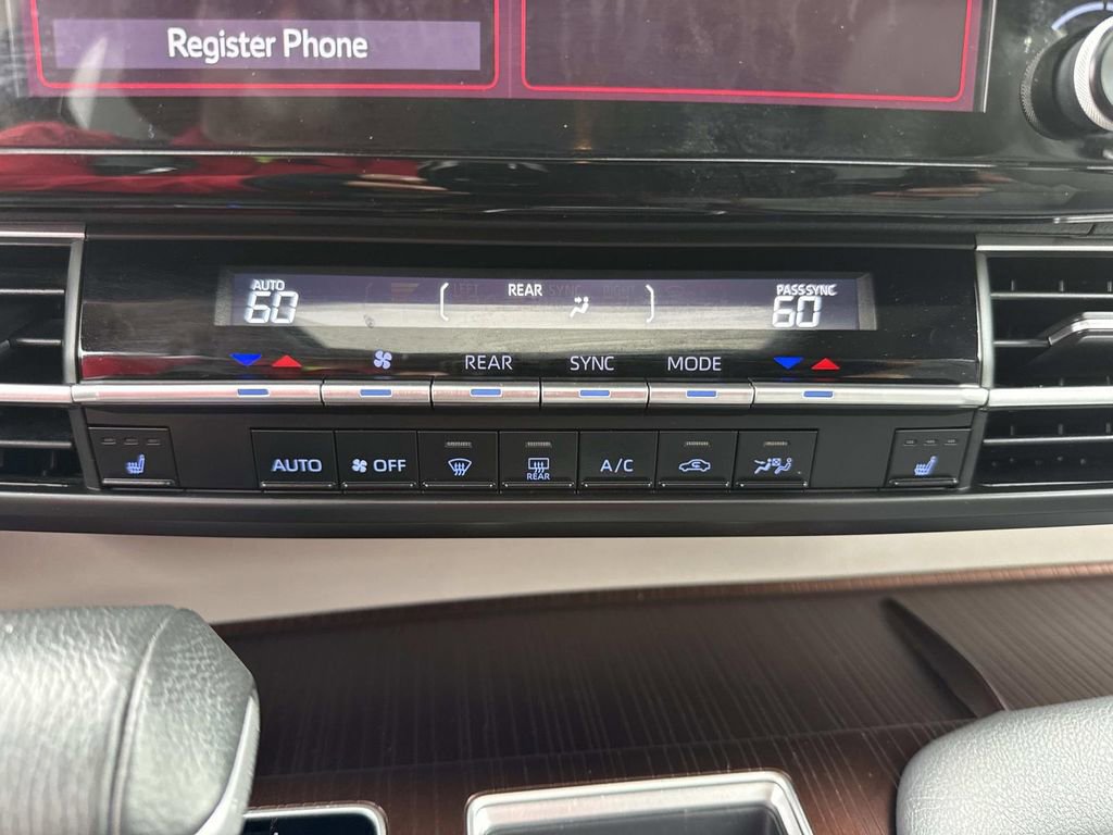 Used 2023 Toyota Sienna XLE image 29