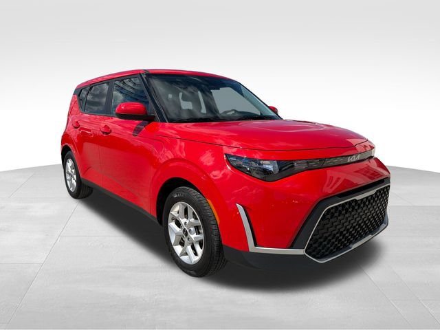 Used 2025 Kia Soul LX w/ LX Technology Package FWD image 3