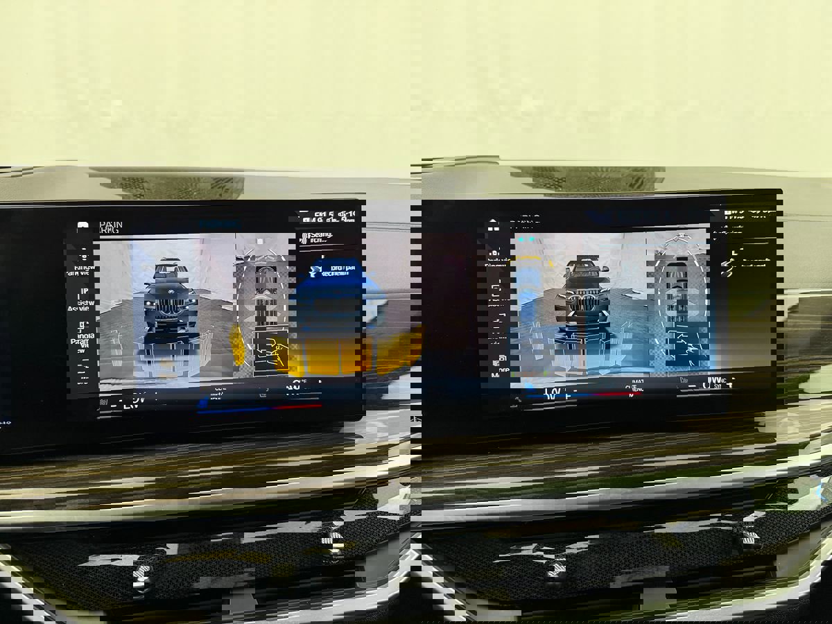 Used 2023 BMW X7 xDrive40i w/ Premium Package image 42