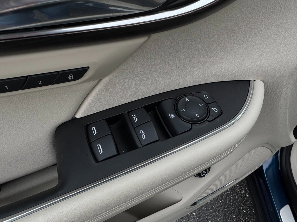 Used 2023 Buick Envision Avenir image 13