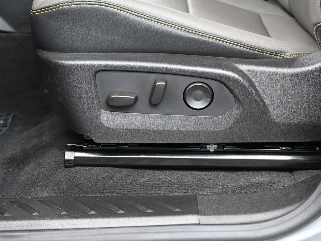 Used 2025 Chevrolet Colorado ZR2 w/ Technology Package AWD/4WD image 12