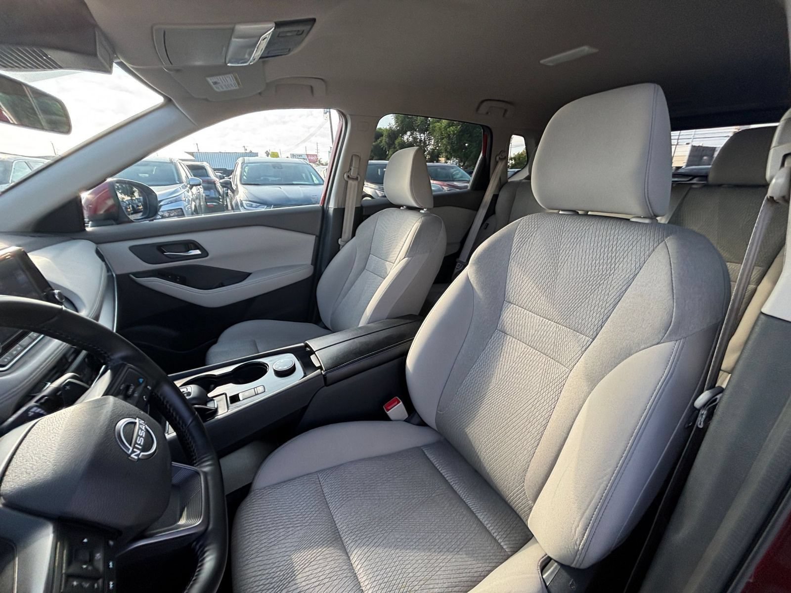 Used 2025 Nissan Rogue SV AWD/4WD image 28