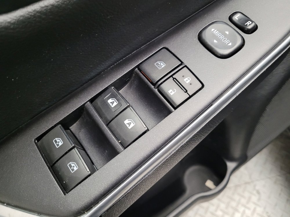 Used 2015 Toyota Camry LE image 27