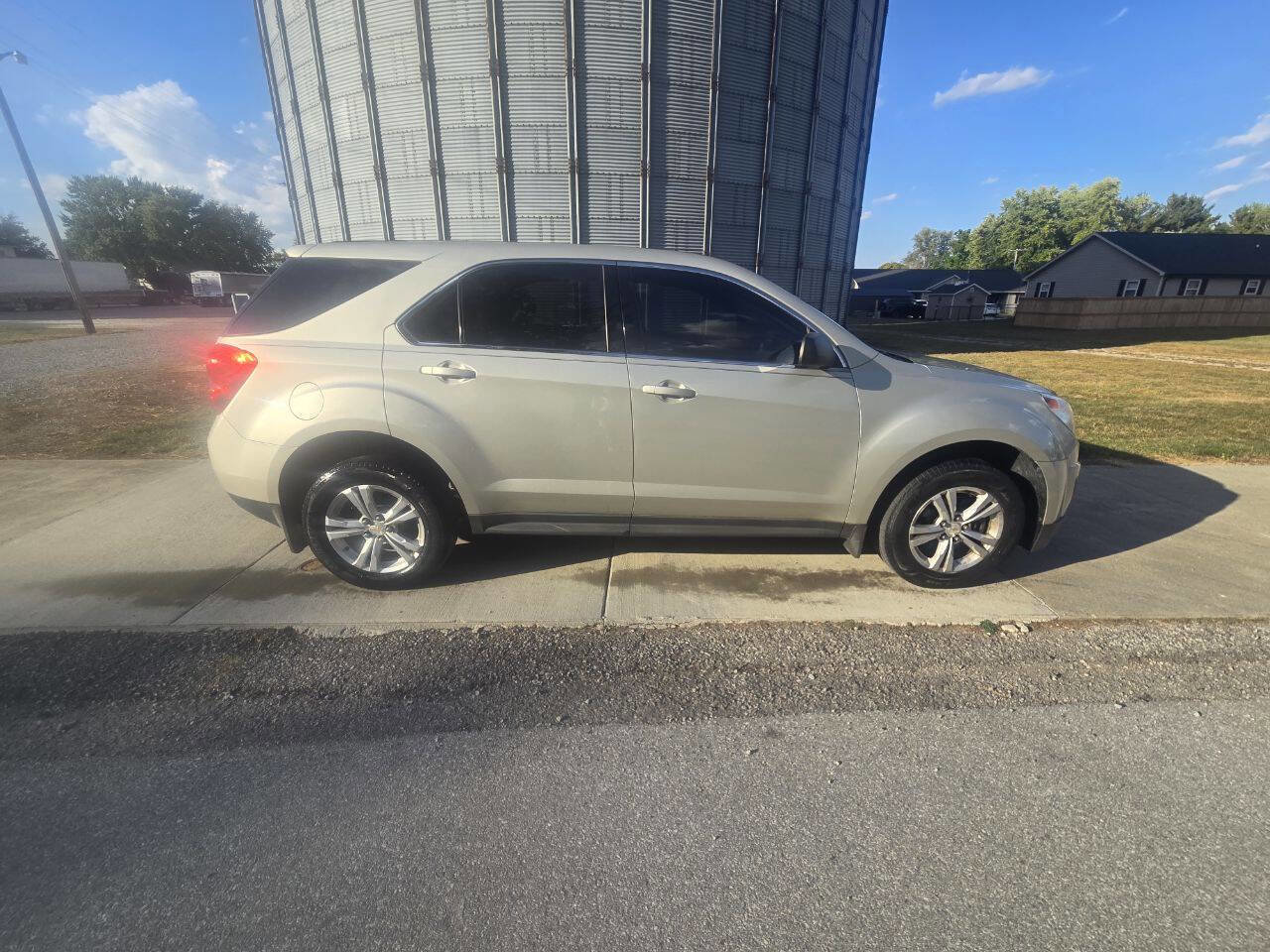 Used 2015 Chevrolet Equinox LS image 2