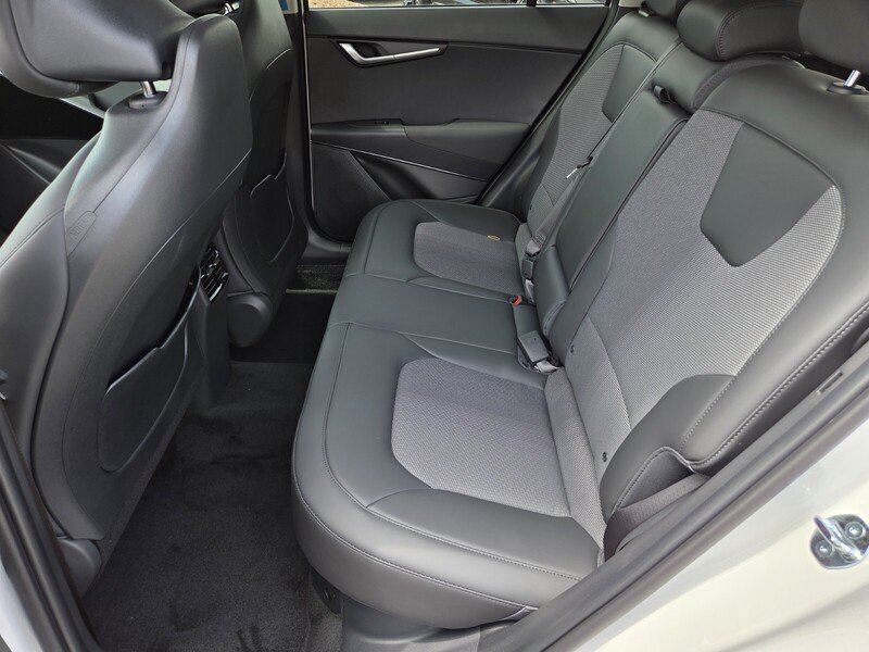 New 2026 Kia Niro EX FWD image 7