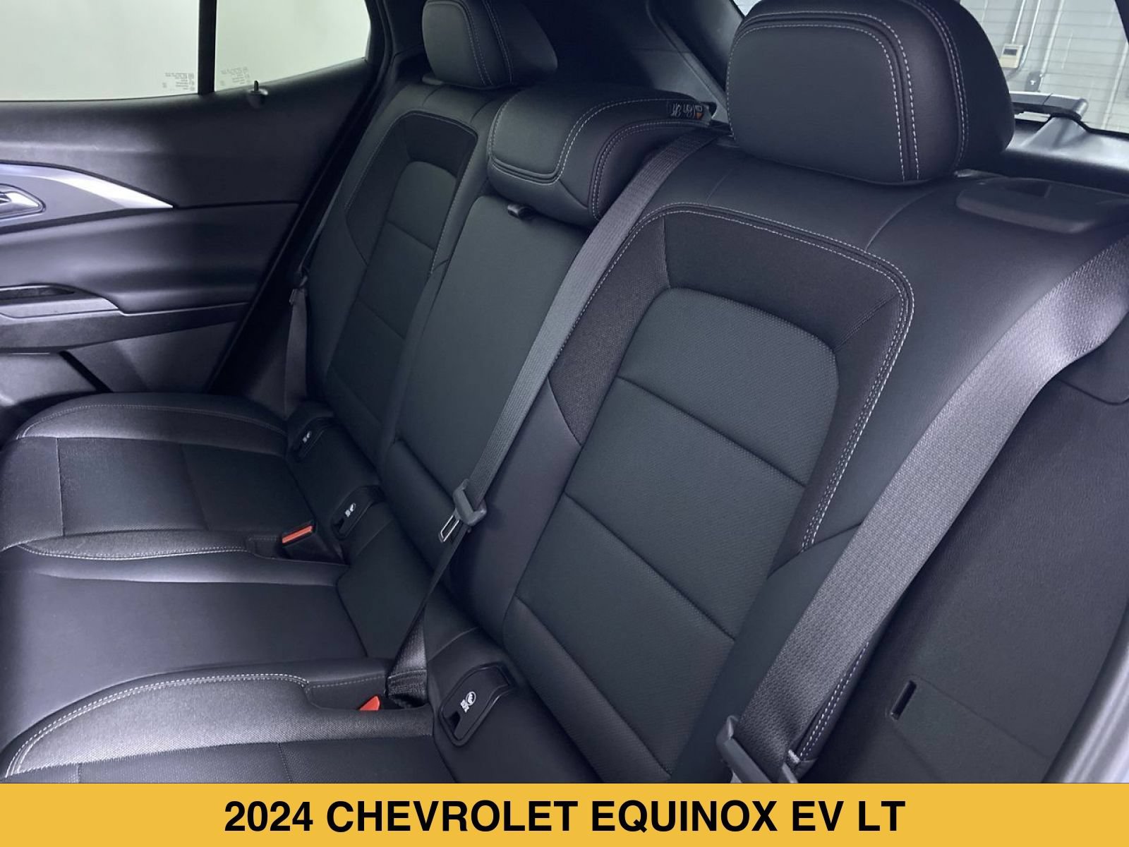 Certified 2024 Chevrolet Equinox EV LT FWD image 12