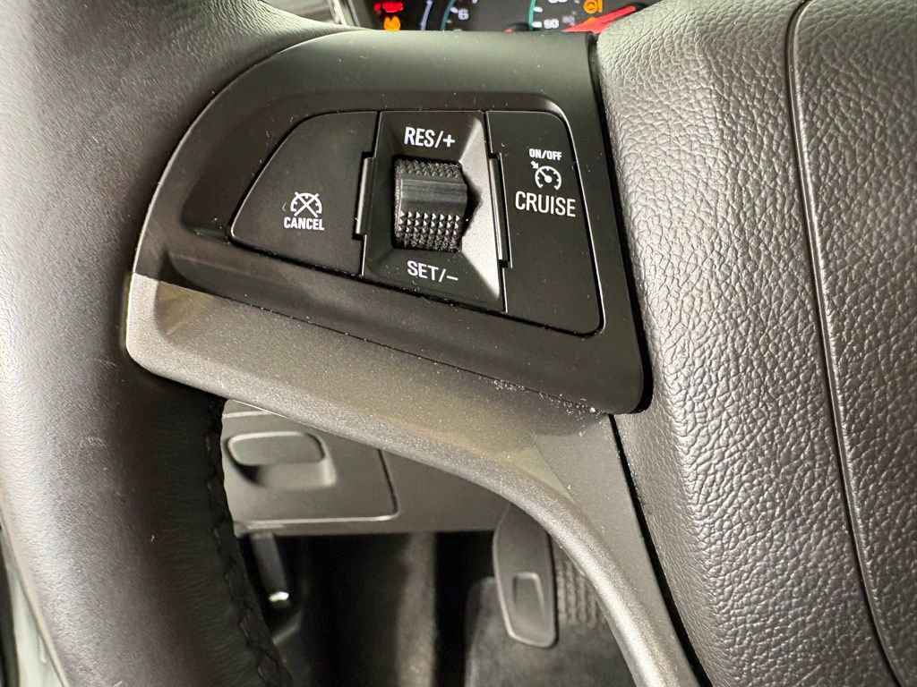 Used 2022 Chevrolet Trax LT w/ LT Convenience Package image 27