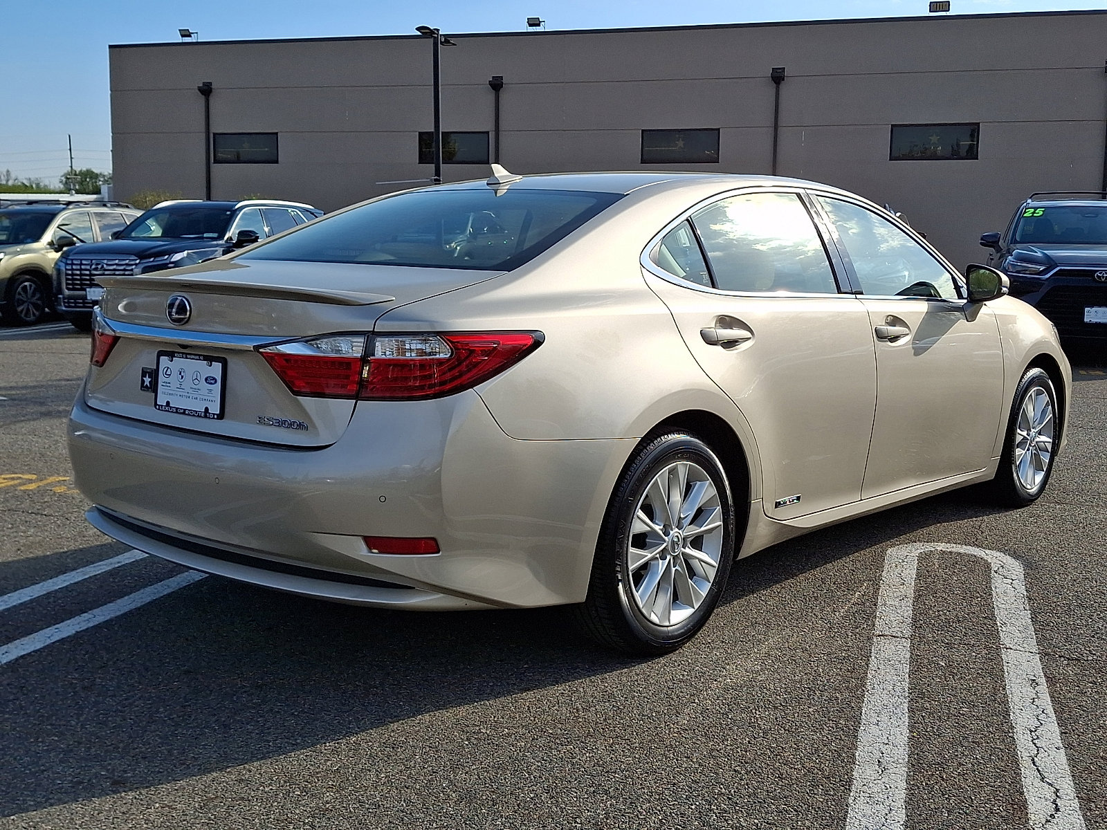 Used 2013 Lexus ES 300h w/ Luxury Pkg FWD image 6