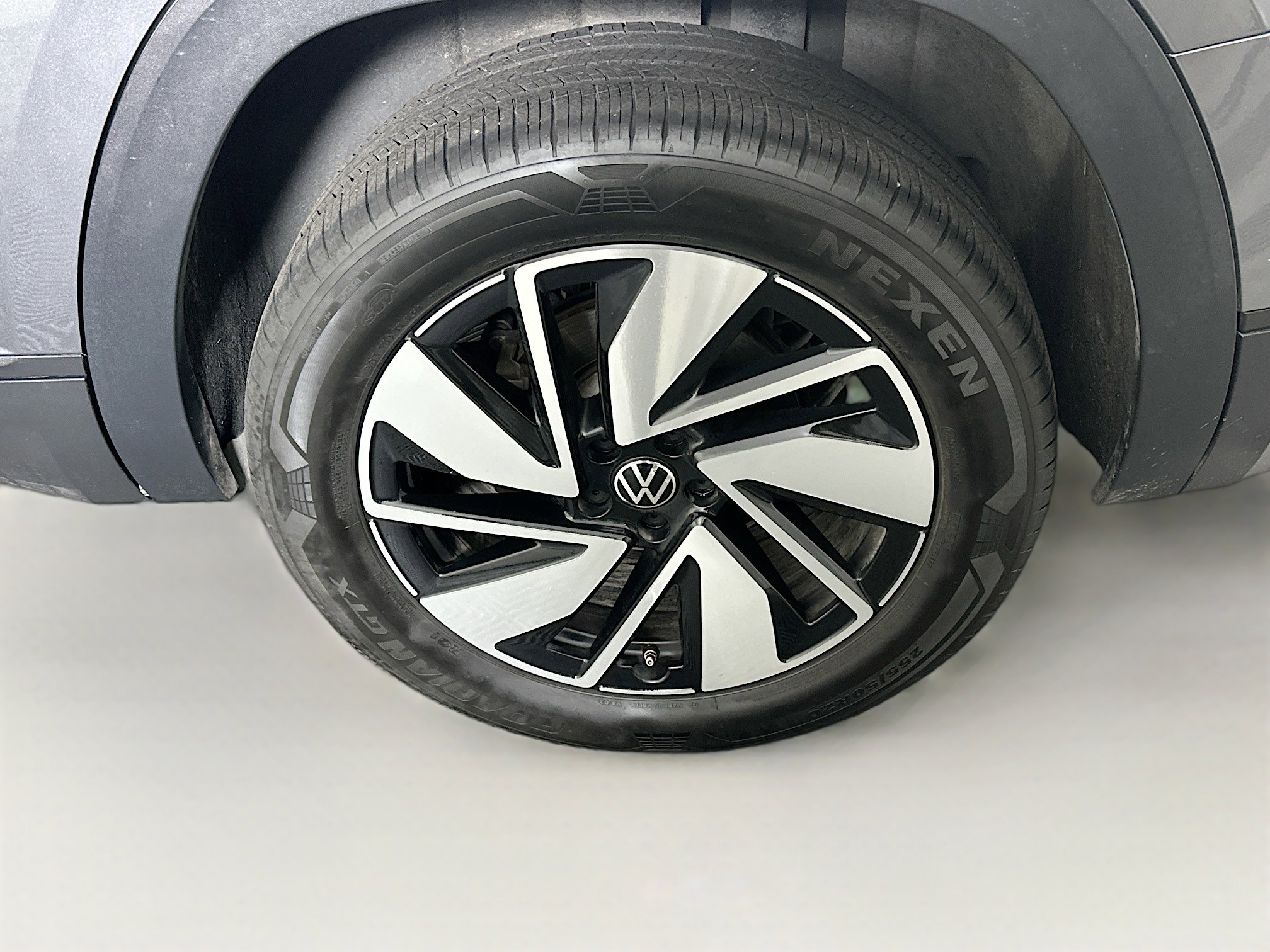 Used 2025 Volkswagen Atlas SE image 11