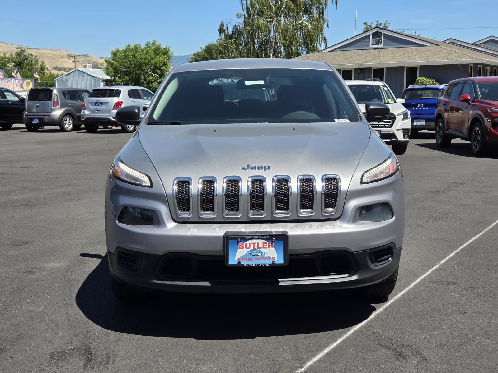 Used 2016 Jeep Cherokee Sport AWD/4WD image 2