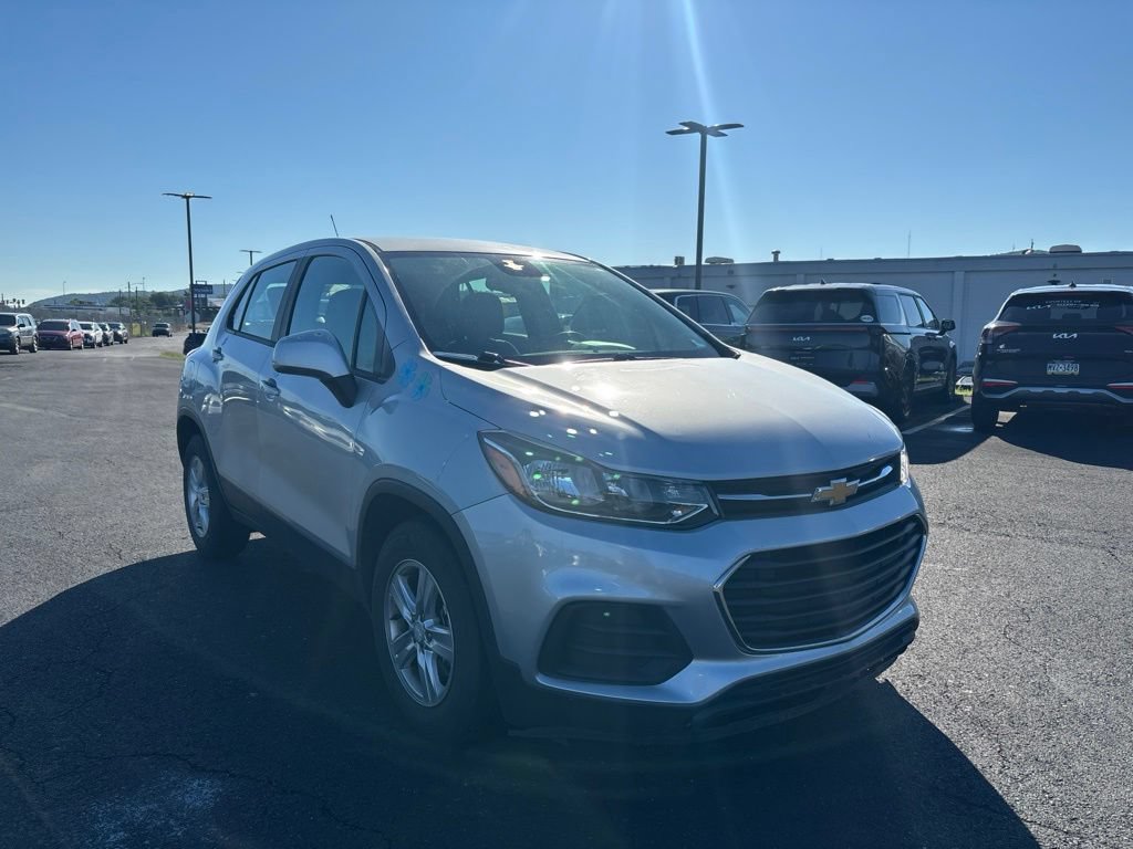 Used 2019 Chevrolet Trax LS FWD image 1