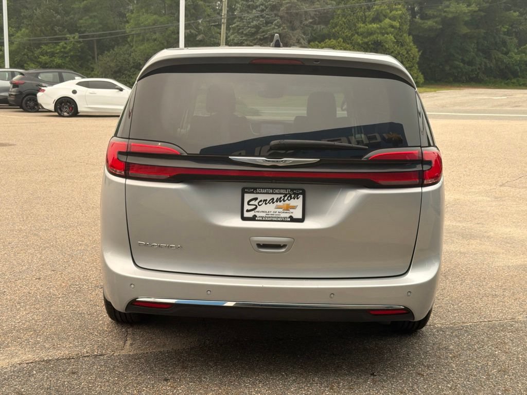 Used 2023 Chrysler Pacifica Touring-L FWD image 6