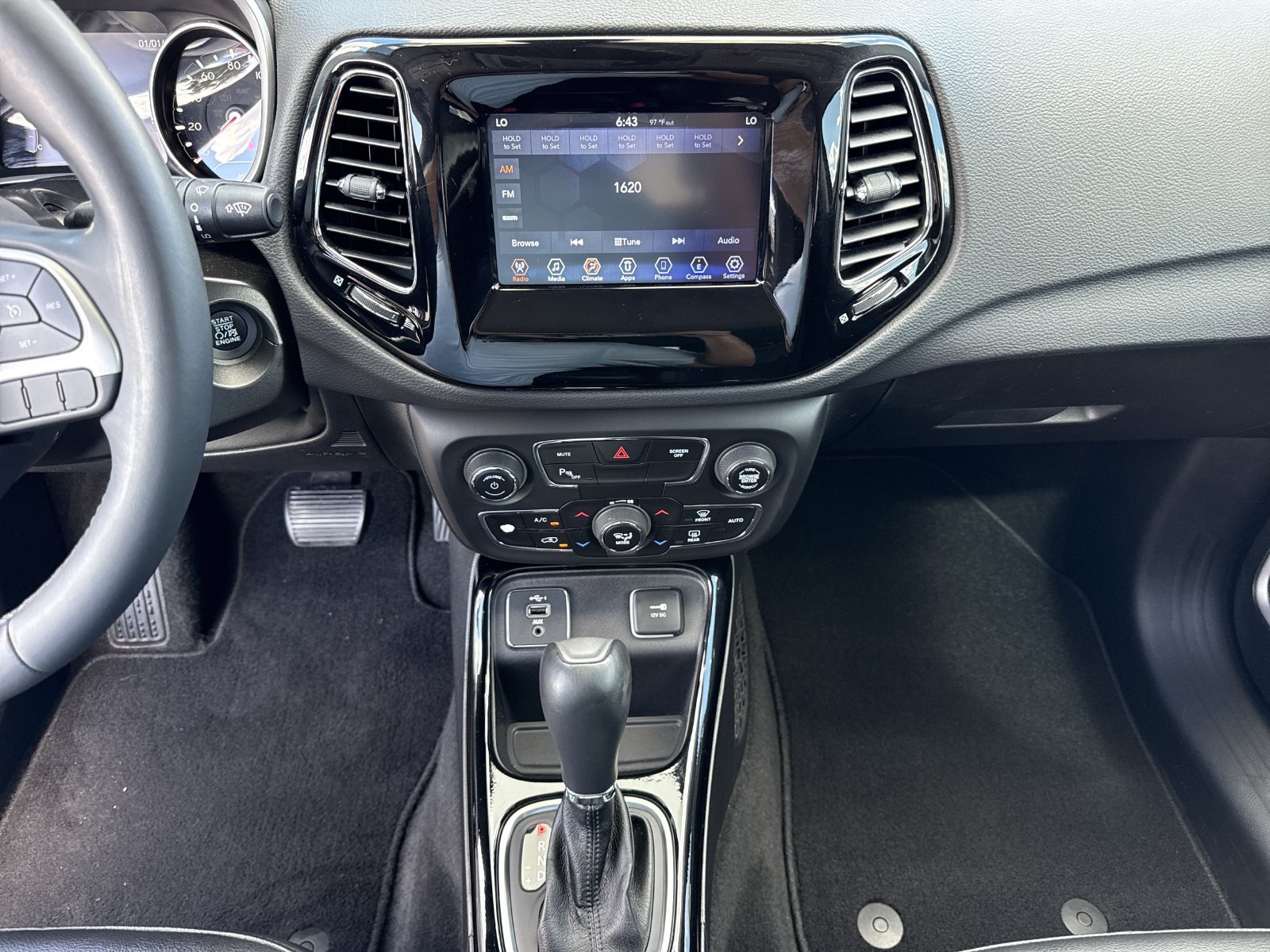 Used 2019 Jeep Compass Latitude FWD image 28