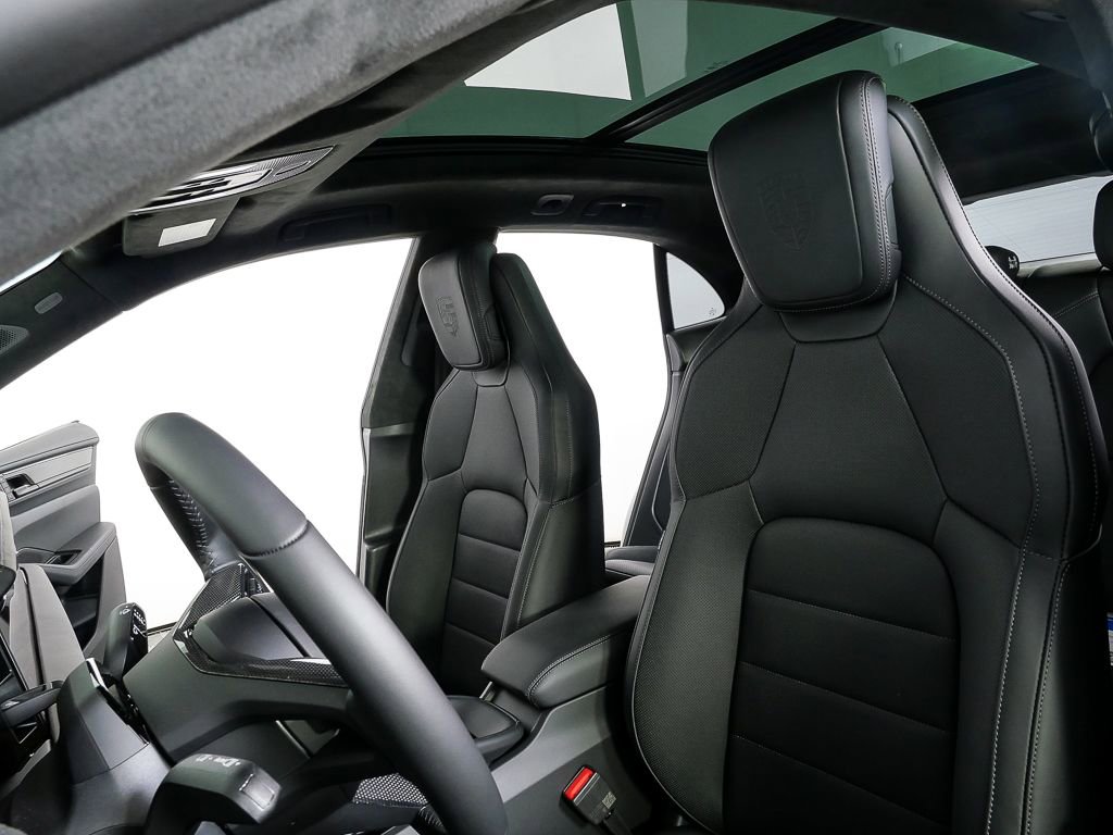 New 2026 Porsche Macan Turbo Electric image 5