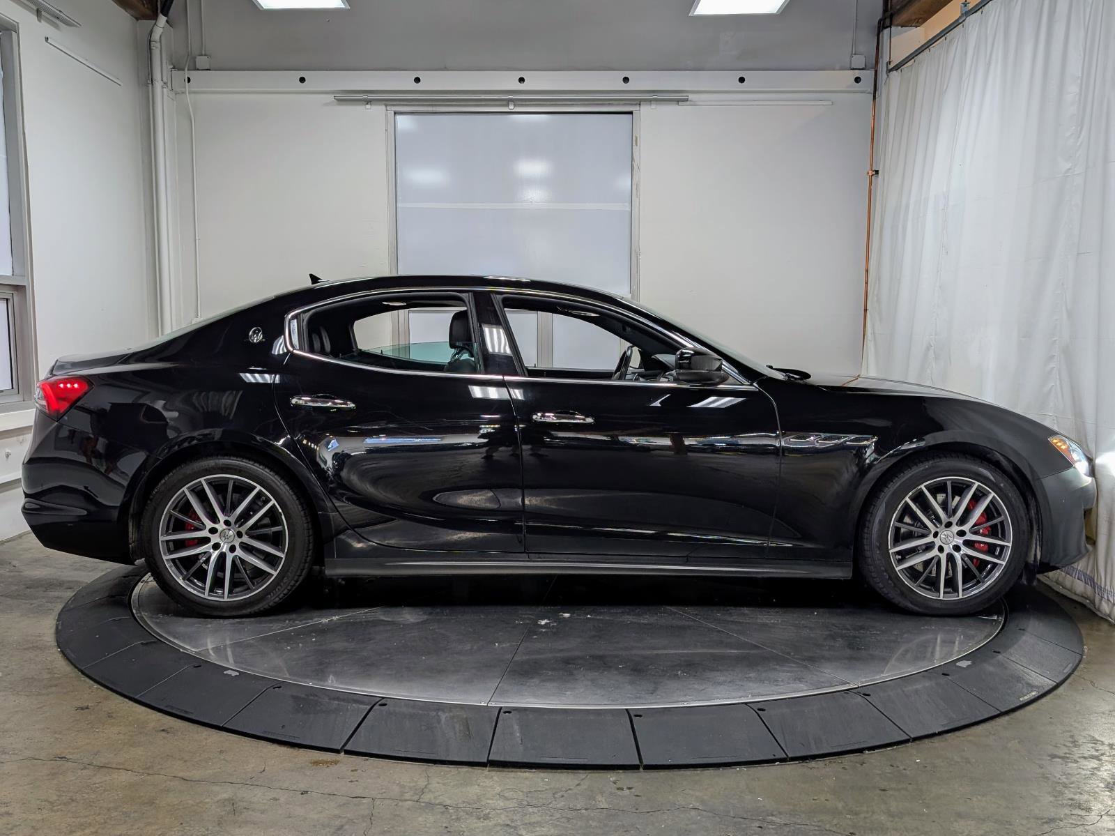 Used 2021 Maserati Ghibli RWD image 9