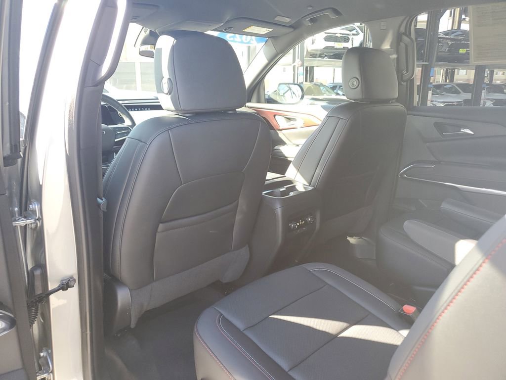Used 2025 Chevrolet Traverse Z71 AWD/4WD image 16