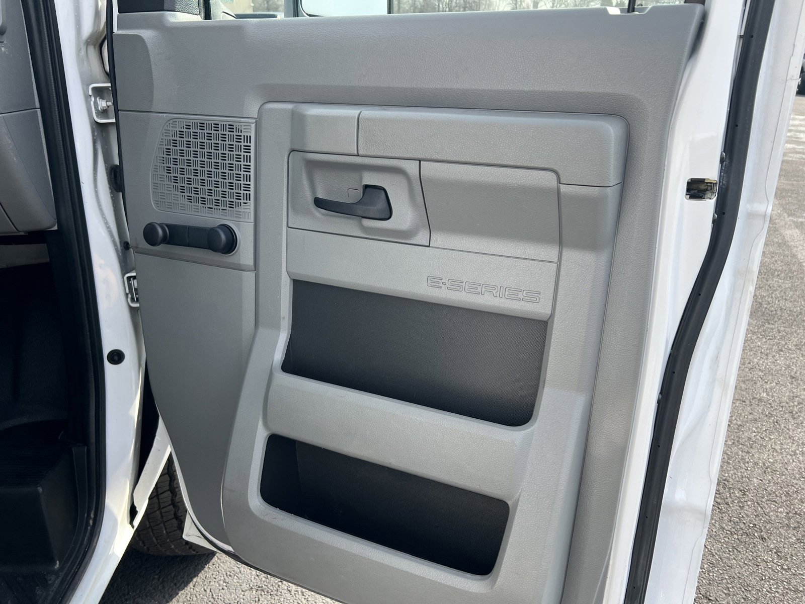 Used 2014 Ford E-350 and Econoline 350 Super Duty image 12